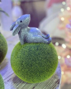 Set Of 3 Resin Bunnies On Moss Ball 7.6 Inch - NEW 2023 -Decorative Candle Shop 2635630 bunny sitting up