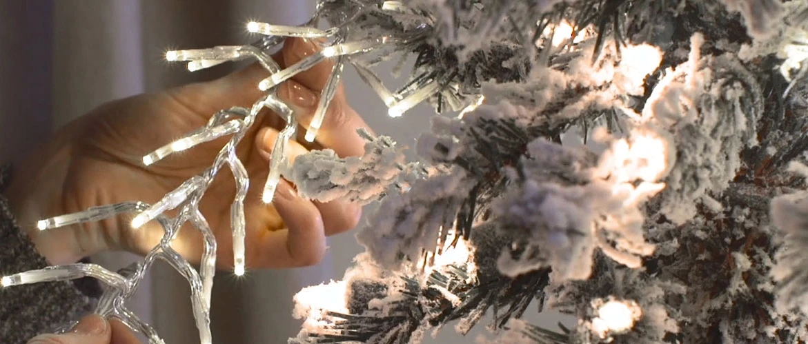 19.6 Foot Christmas Cluster Lights With 600 Warm White LED Garland - Clear Wire - Remote Control RAZ 5 19.6 Foot Christmas Cluster Lights With 600 Warm White LED Garland - Clear Wire - Remote Control RAZ - Image 3